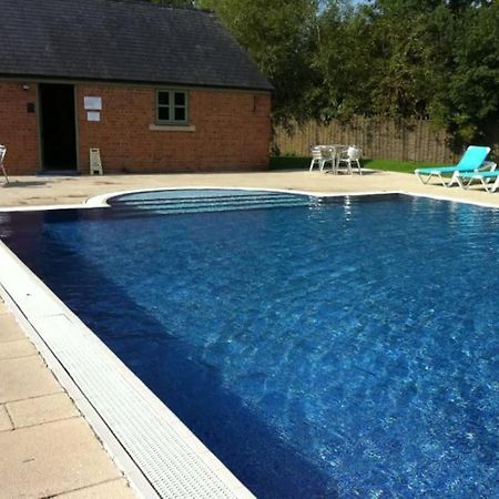 Castleford Cottage , Lowermill Estate Somerford Keynes Εξωτερικό φωτογραφία
