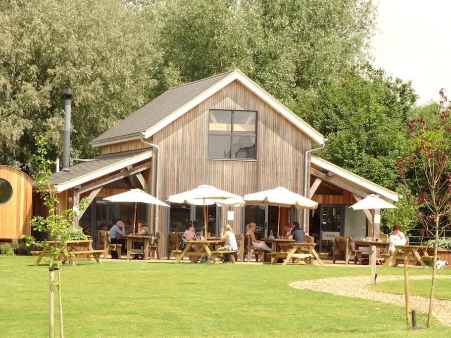 Castleford Cottage , Lowermill Estate Somerford Keynes Εξωτερικό φωτογραφία