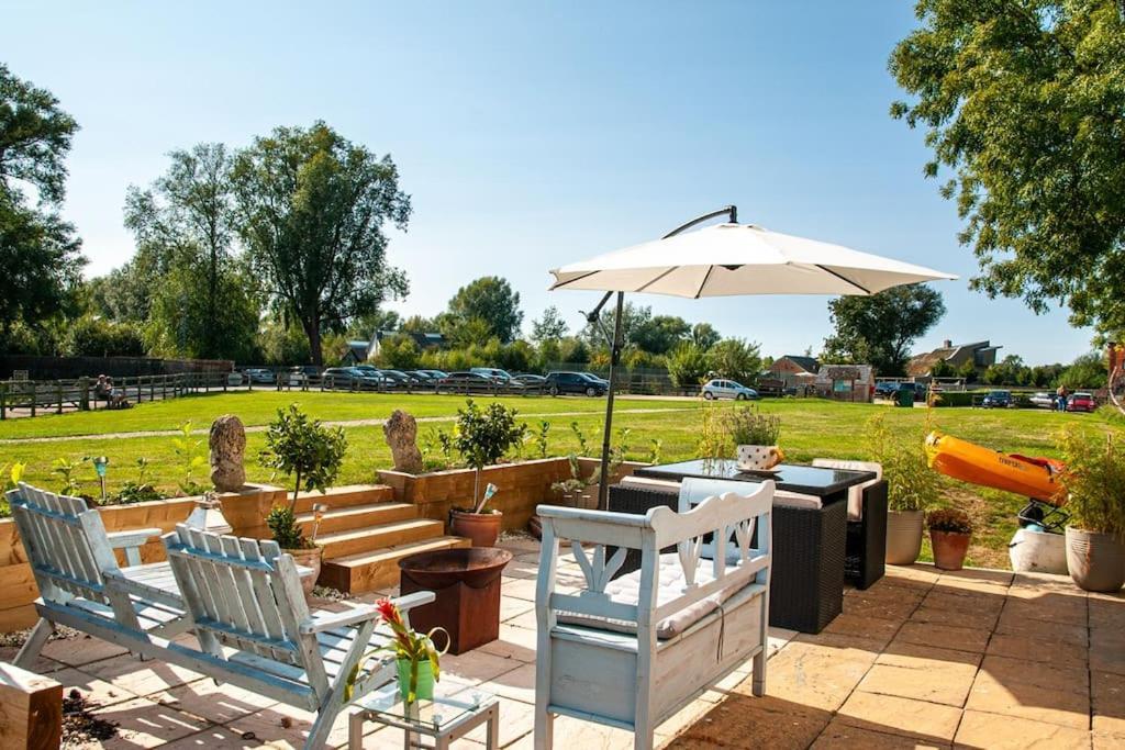 Castleford Cottage , Lowermill Estate Somerford Keynes Εξωτερικό φωτογραφία